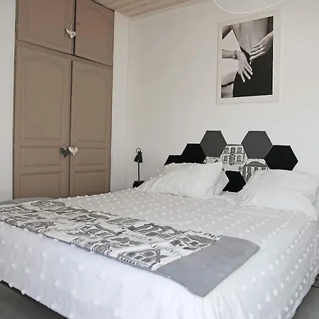 Chambre Rez De Chaussee Cuisine Salon Et Salle Partages Penzion *