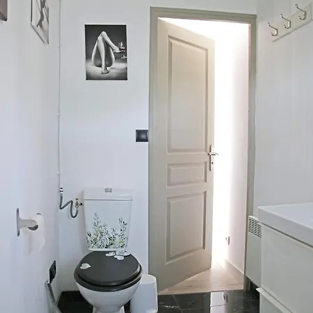 Chambre Rez De Chaussee Cuisine Salon Et Salle Partages Penzion Ferques