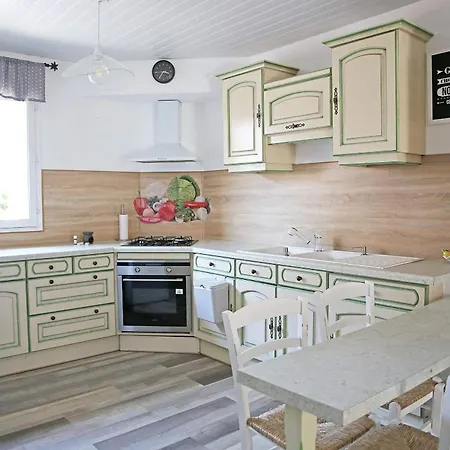 Chambre Rez De Chaussee Cuisine Salon Et Salle Partages *